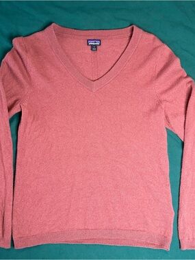 Patagonia Women’s Cashmere V-Neck Sweater Size Small